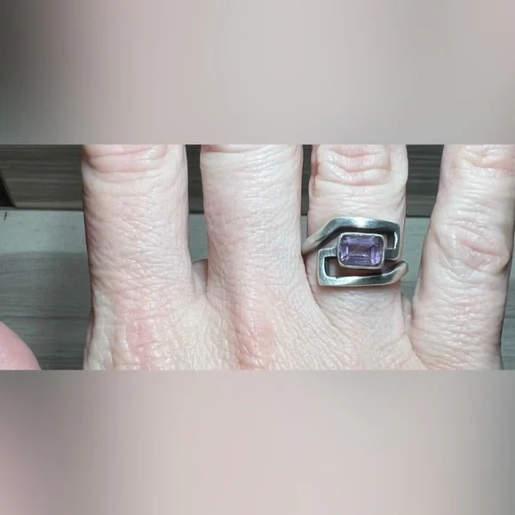 SOLD Vintage Handmade Modernist Geometric Sterling Silver Amethyst Ring, Size 6 - Picture 7 of 10